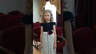 Стихотворение "В театре" автор Агния Барто исполняет Дударева Раиса