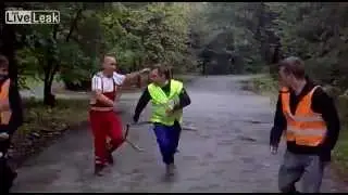 Polonya Neredeyse ölümcül yılan saldırısı.