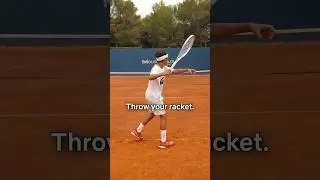 Stay relaxed and loose on the forehand, don’t engage the shoulder too early!🎾 