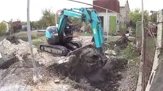 Крым.Работа мини-экскаватора.                                    