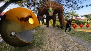 Black Spider-Man Escapes from a Giant Monster and Pac-Man in Real Life! ||Tample Run:2 in Real life!