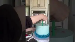 Let’s stack a THREE tier cake 😳