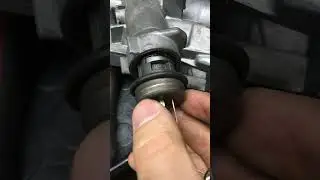 Как снять личинку замка зажигания БМВ