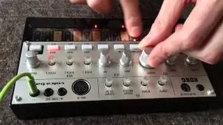 Star Wars R2-D2 talks (by KORG Volca Bass)