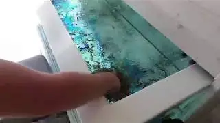 Рыбы едят человека. Здоровье. Чистая кожа.