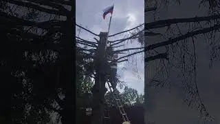 Водружение флага России в отдельно взятой СНТ в Пупышево Ленинградской области