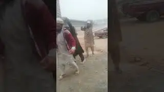 , کمروں پر چ** ڈال رہے ہیں