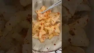 🌶️ОСТРАЯ ЗАКУСКА💚 Нарезаем зелёный звёздный фрукт + соль и красный острый перец чили, перемешиваем✨
