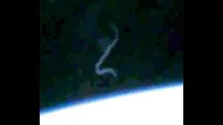 !!!BREAKING NEWS!!! HUGE SNAKE LIKE UFO @ ISS SPACE STATIONS HD CAM [2015-04-11]
