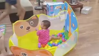 Bé chơi nhà bóng - Bé chơi cầu trượt - Bé đi chơi công viên