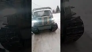 самоходная машина на гусеницах