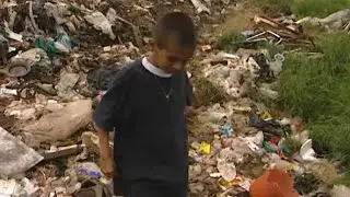 The family of this little Colombian is the street