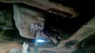 Cutting the thread for the engine crankcase drain plug
