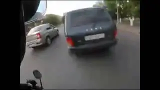 Дорожный конфликт мотоциклиста и водителя 
