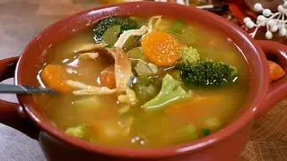 I could eat this soup everyday! Easy, Healthy, and delicious chicken soup recipe 😍