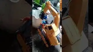 Banyak mainan kereta pesawat // lots of toys in the garden