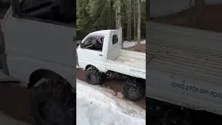 Kei truck 6x6 shreds!  #grindhardplumbingco #sentandbent #kei #keitruck #6x6 #offroading