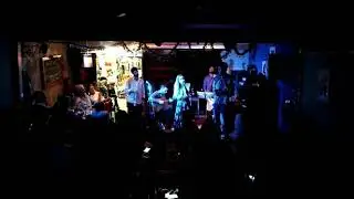 Rochi Igarzabal y Agua de Florero cantan "El Dia Que Me Quieras" en Baratraz