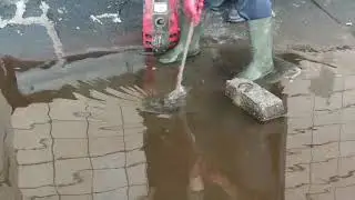 Прочищення зливо стоку на даху багатоповерхівки. https://mtservice.kiev.ua/uk/