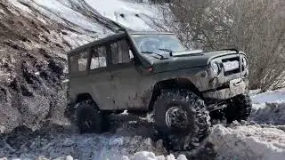 Снежный овраг