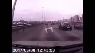 ДТП: Знак надо ставить метров за 500 на скоростной трассе.
