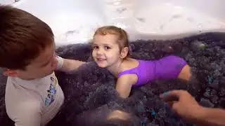 Джелли Бафф в ванной Челлендж  ищем игрушки Gelli Baff