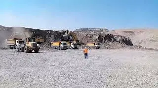 Komatsu Ekskavatörler İş Başında Arı Gibi Calışıyorlar Maşallah