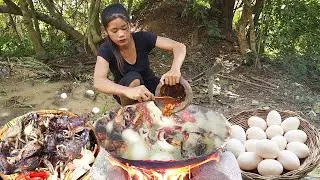Big crabs curry spicy delicious with duck eggs for dinner - Survival cooking in forest