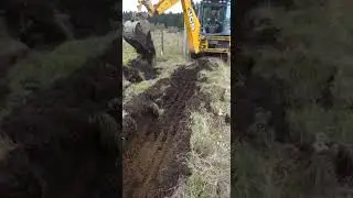 Копали траншею шириной 80 см. в Ревде