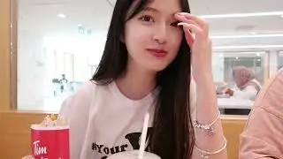 Cute Girl's Vlog