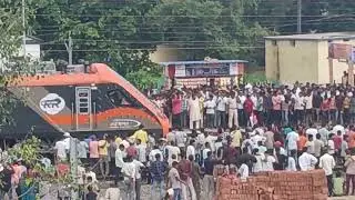 वंदे भारत एक्सप्रेस देवघर से बनारस की ओर.
