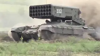 Стрельба тяжелых огнеметных систем ТОС-1А «Солнцепек»/Heavy flamethrower systems TOS-1A 