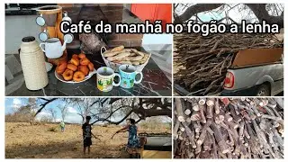 Fomos pegar lenha 🪵 Preparei um delicioso café da manhã no fogão a lenha ☕🍩