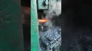 Горячая штамповка шестигранной головки болтов. ТВЧ нагрев заготовки. #ТВЧ #штамповка #shortvideo