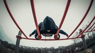 на турнике