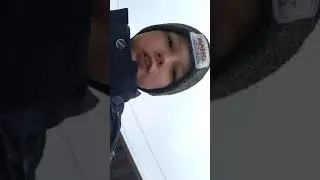 Бомж до сих пор здесь / не даёт пройти в дом