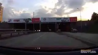 перебегает Салаватку г.Уфа, пешеход-идиот