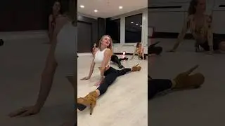 Does your teacher also sing and make weird sounds to explain the musicality?😅👯‍♀️ #floorwork