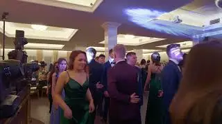 Elegancja i Wspomnienia: Polonez na Studniówce Prywatnego Technikum Niepublicznego w Nowym Sączu
