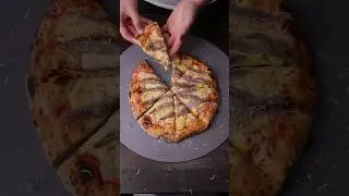 Joe Rogans FAVORITE pizza. 2x pineapple 2x Anchovy #shorts #pizza #food @joerogan