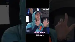 Medvedev's coach funny hand gesture