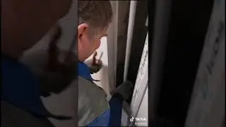 В какой момент сантехник жарит хозяйку