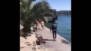 Türk oldukları halde denize girmek istediler !! Utanmadılar kendilerini turistler ile eşit sandılar!