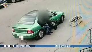 Украл вещи из чужого авто и сжег