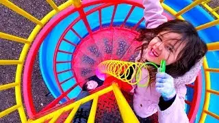 Will A Slinky Go Down Round Steps??