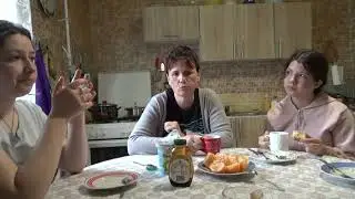 Отношение Викуси к хейту!  Хлеб на отрубях!