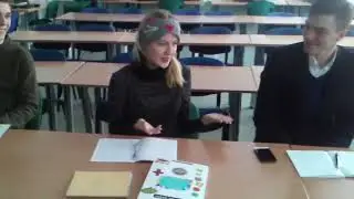 Веселая девочка