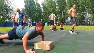 Отжимается Илья