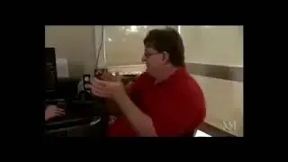 Gabe Newell clapping to Left 4 Dead music