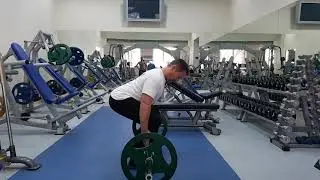 Тяга штанги в наклоне узким хватом.